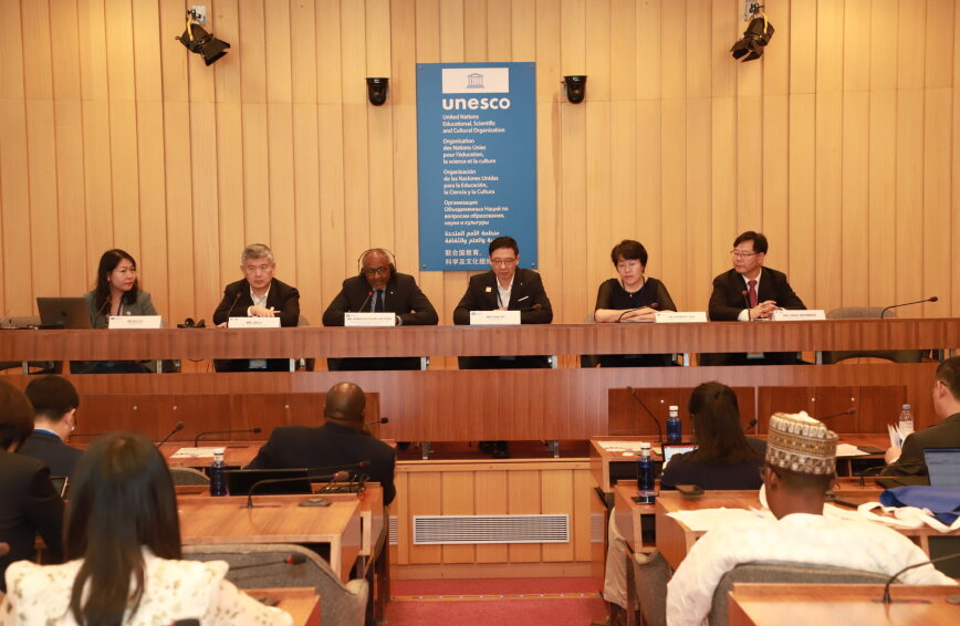 国际网络教育学院（IIOE）圆桌会议