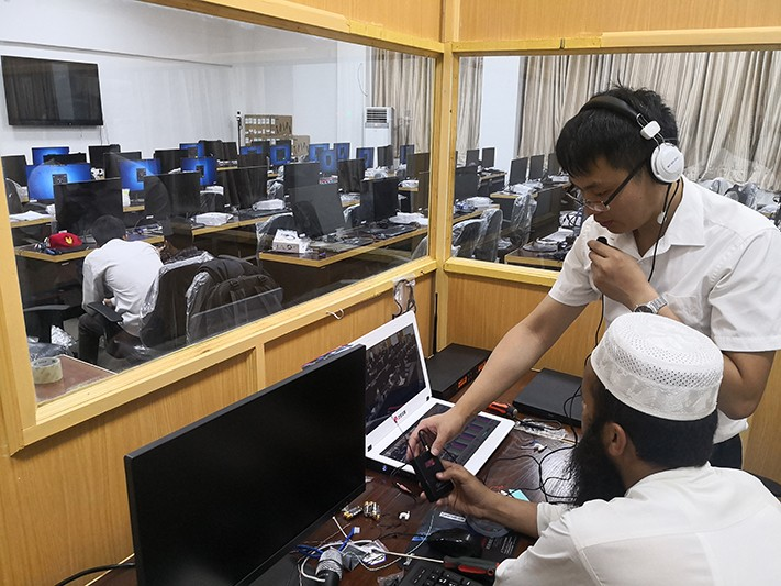 拉合尔工程技术大学：疫情期间，停课不停学